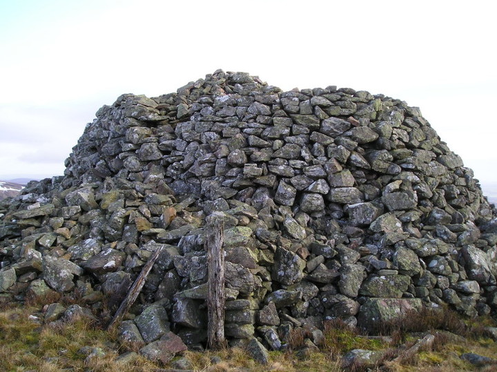 St Arnold's Seat (Cairn(s)) by tiompan