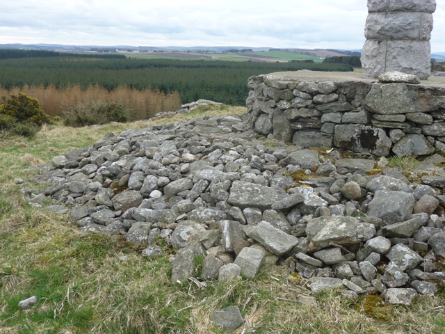 Blue Hill (Banchory-Devenick) (Cairn(s)) by drewbhoy