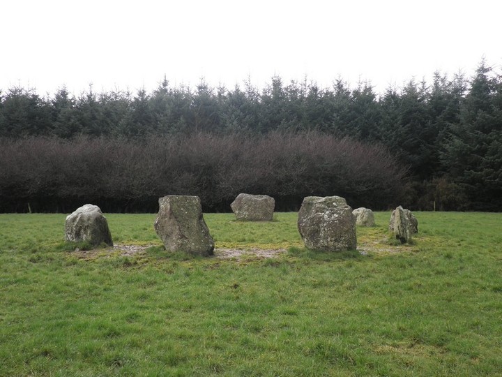 Knocknaneirk SW (Stone Circle) by bawn79