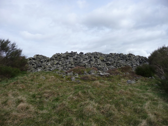 Mulloch Cairn (Cairn(s)) by drewbhoy