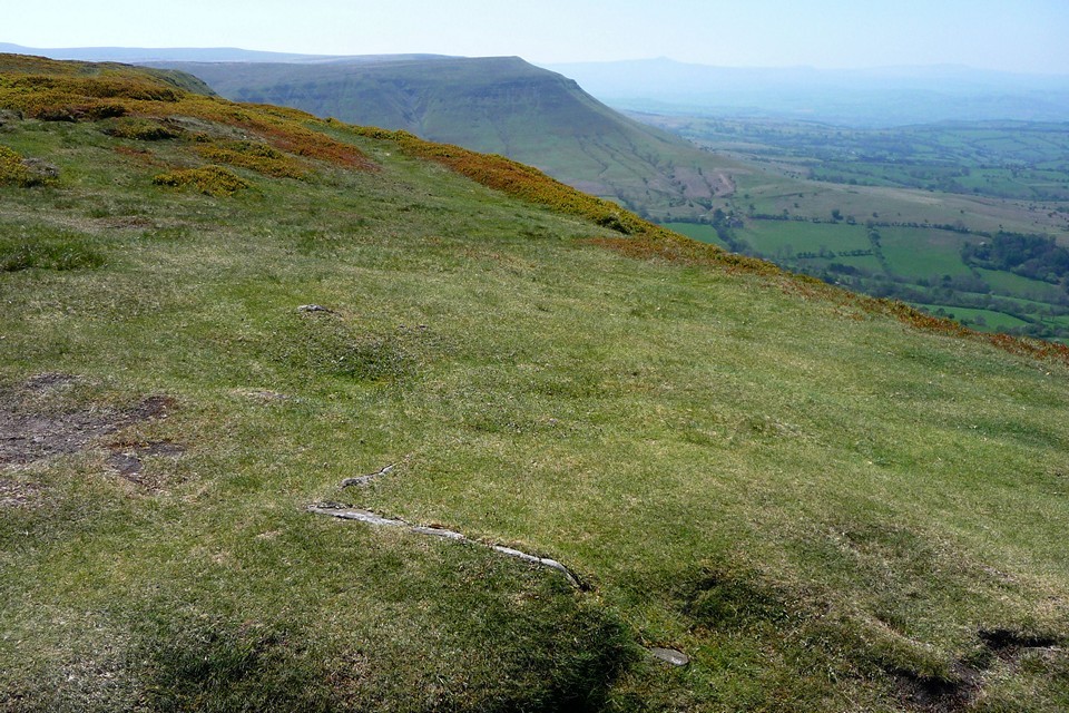 Pen-y-Beacon (Cist) by thesweetcheat