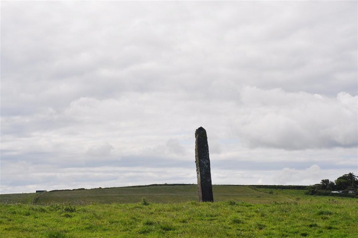 Carrowtrasna (Standing Stone / Menhir) by bogman