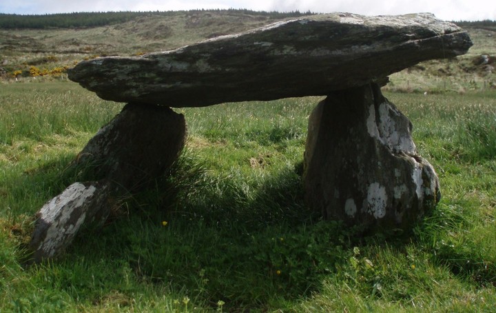 Ballynahowen (Wedge Tomb) by stonemad