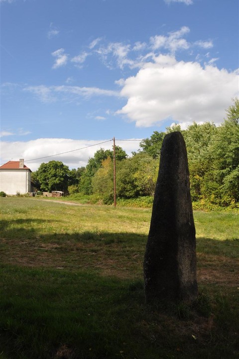 Arnac (Standing Stone / Menhir) by bogman