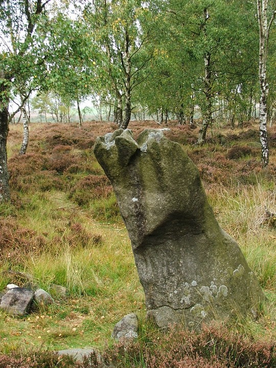 Gardoms Standing Stone (Standing Stone / Menhir) by postman