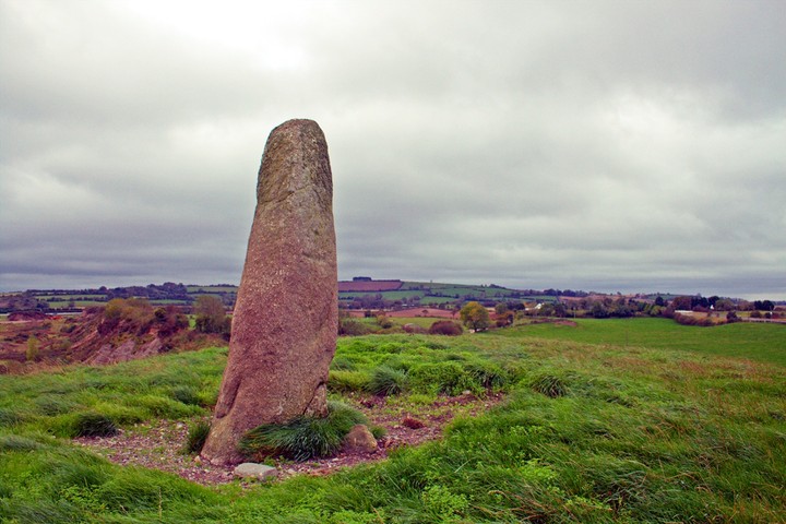 Kilgowen (Standing Stone / Menhir) by muller