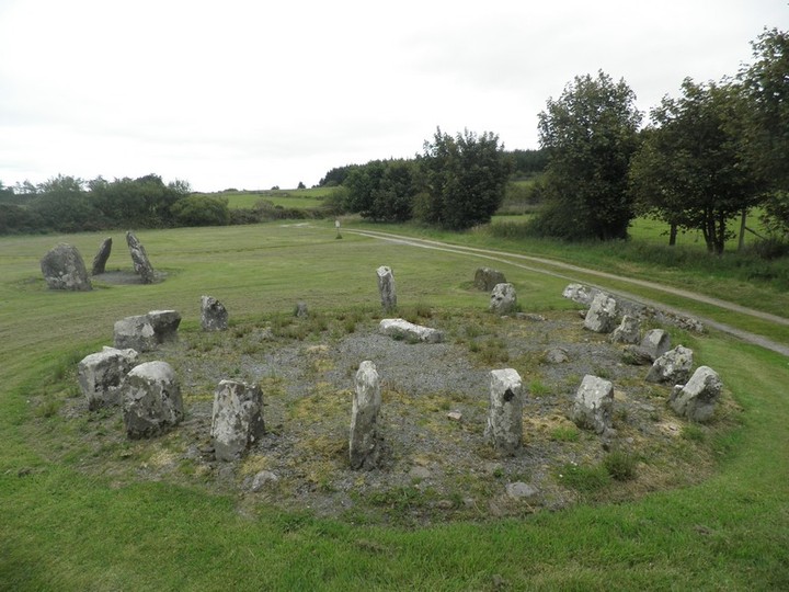 Cloghboola Beg (Stone Circle) by bawn79