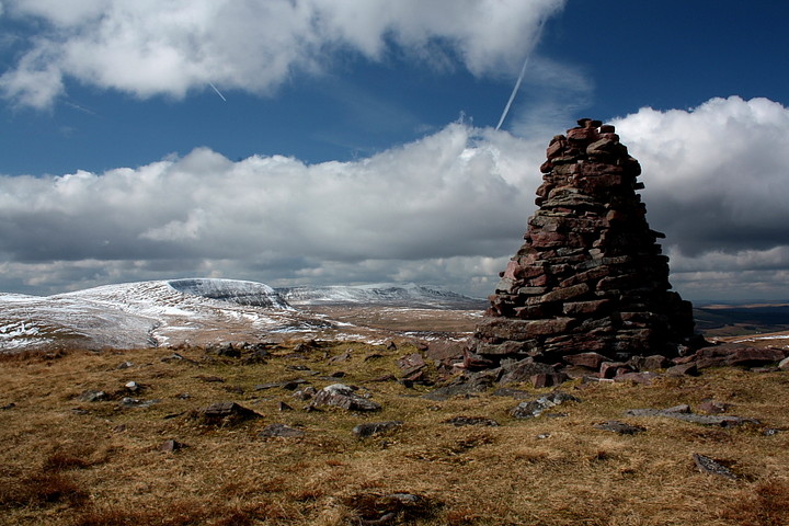 Fan Nedd (Northern summit) (Round Cairn) by GLADMAN