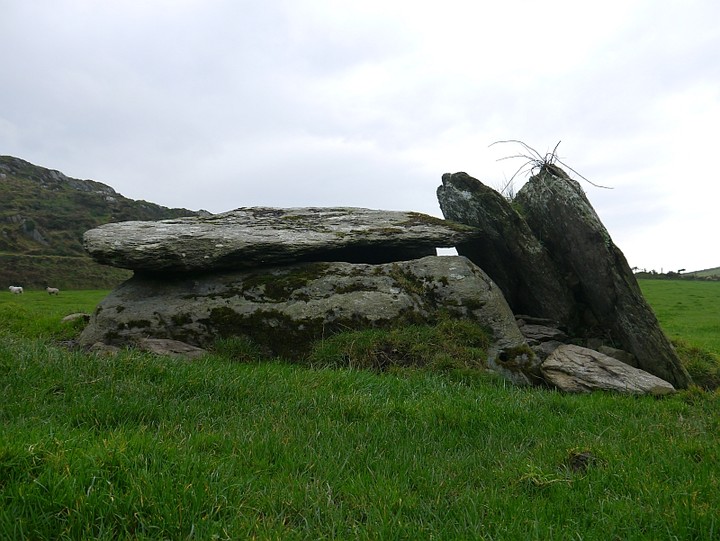 Killough West (Wedge Tomb) by Meic