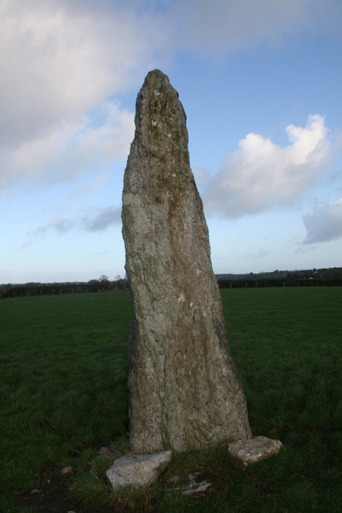 Plas Cadnant (Standing Stone / Menhir) by Ravenfeather