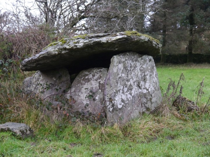 Scrahanard (Wedge Tomb) by Meic