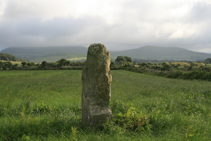 Llwyndyrys (Standing Stone / Menhir) by postman