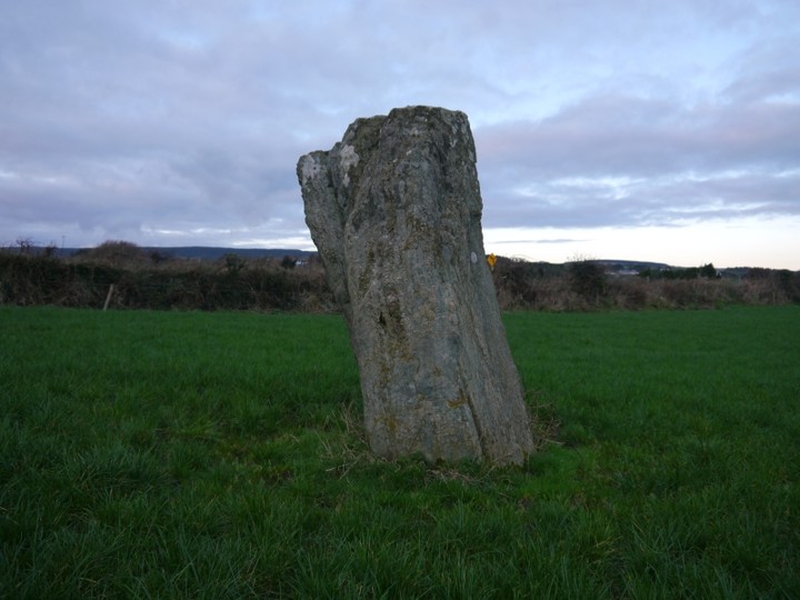 Reavouler (Standing Stone / Menhir) by Meic