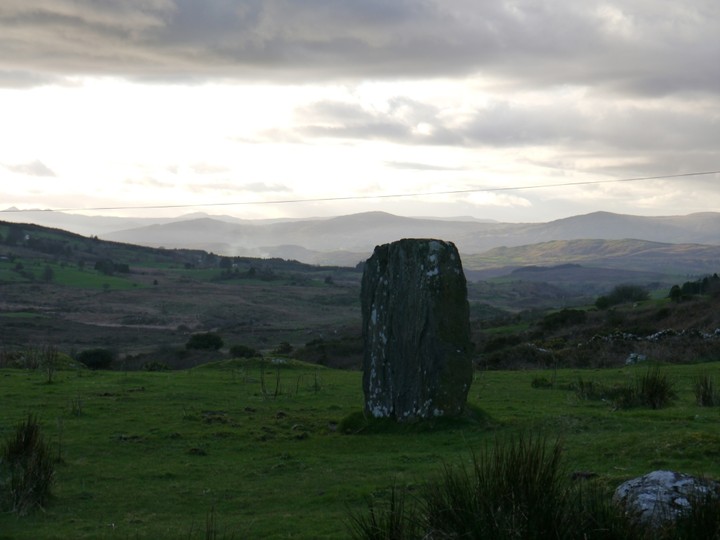Cousane (Standing Stone / Menhir) by Meic