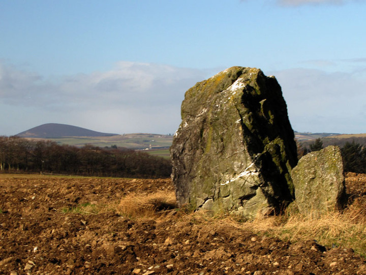 Carlin Stone (Standing Stone / Menhir) by LesHamilton