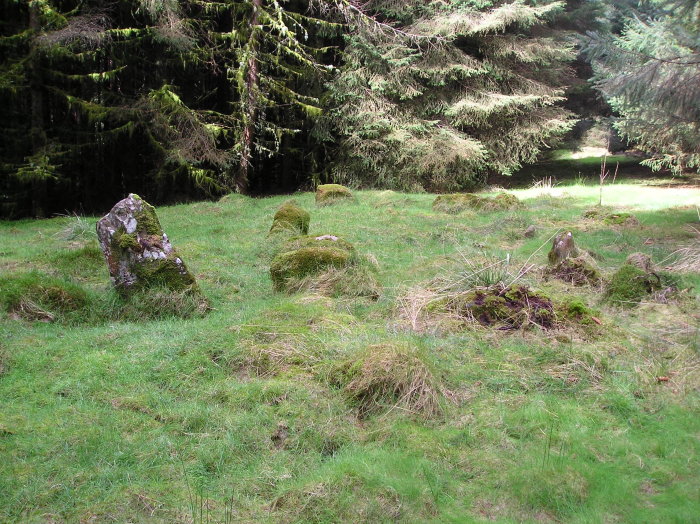 Baile Meadhonach (Chambered Cairn) by tiompan