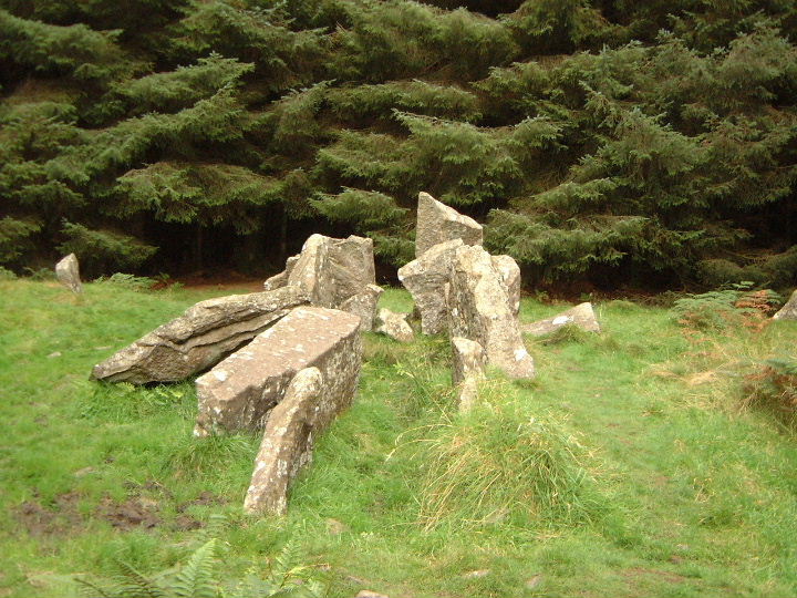 Giants' Graves (Chambered Cairn) by moey