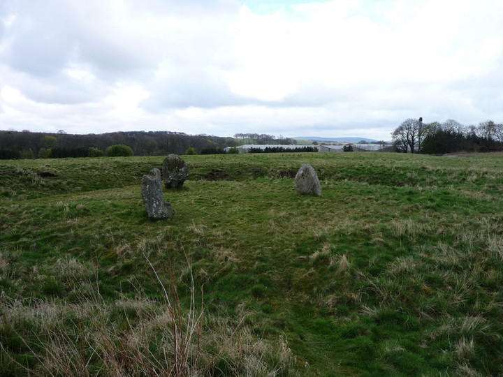Broomend of Crichie (Circle henge) by thesweetcheat