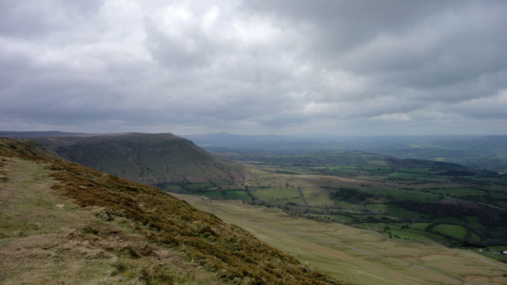 Pen-y-Beacon (Cist) by thesweetcheat