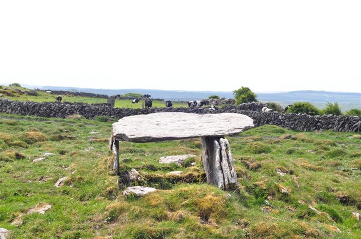 Ballymihil (Wedge Tomb) by bogman