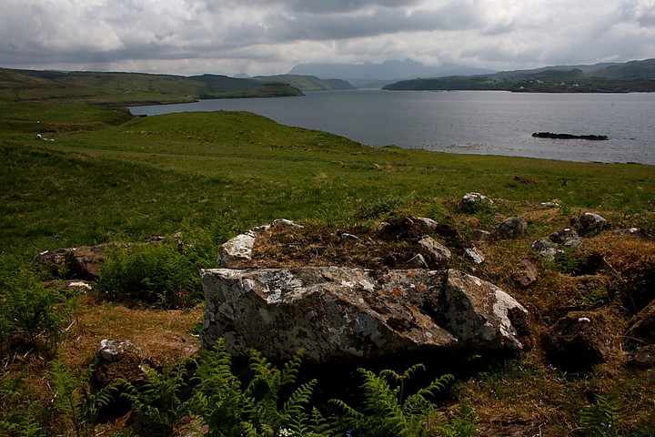 Carn Liath, Struanmore (Chambered Cairn) by GLADMAN