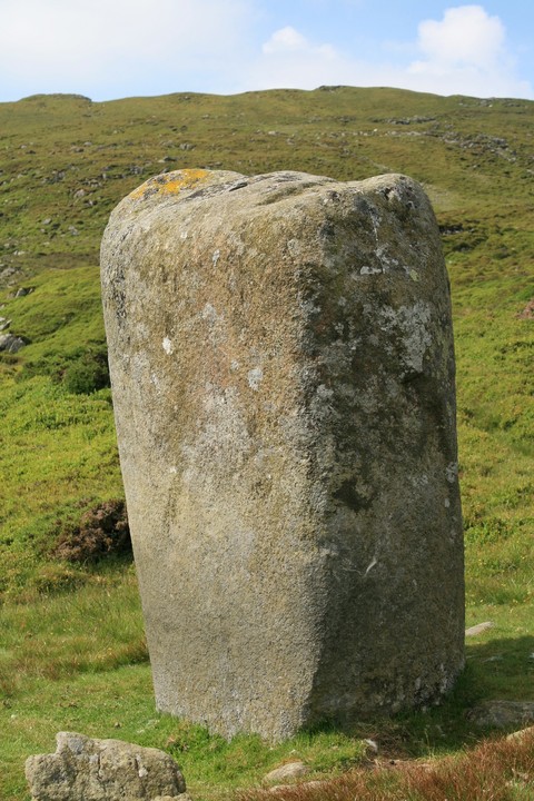 Maen Penddu (Standing Stone / Menhir) by postman
