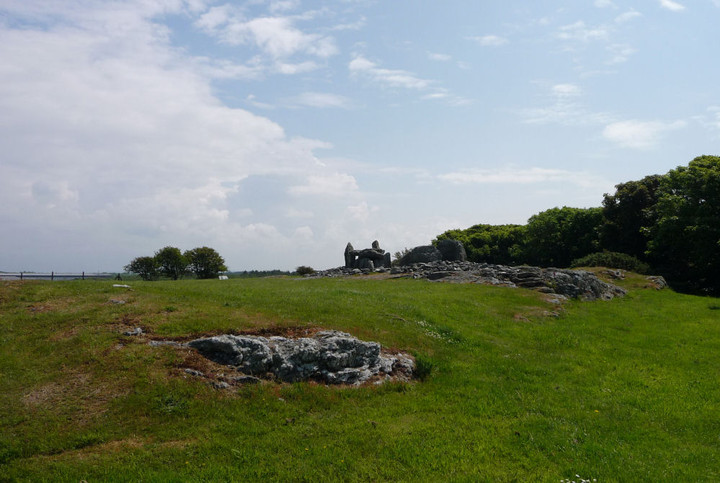 Trefignath (Chambered Cairn) by thesweetcheat