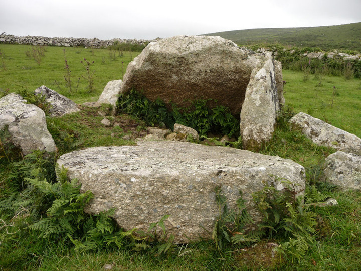 Bosporthennis Quoit (Dolmen / Quoit / Cromlech) by thesweetcheat