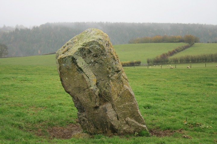 Cynynion (Standing Stone / Menhir) by postman