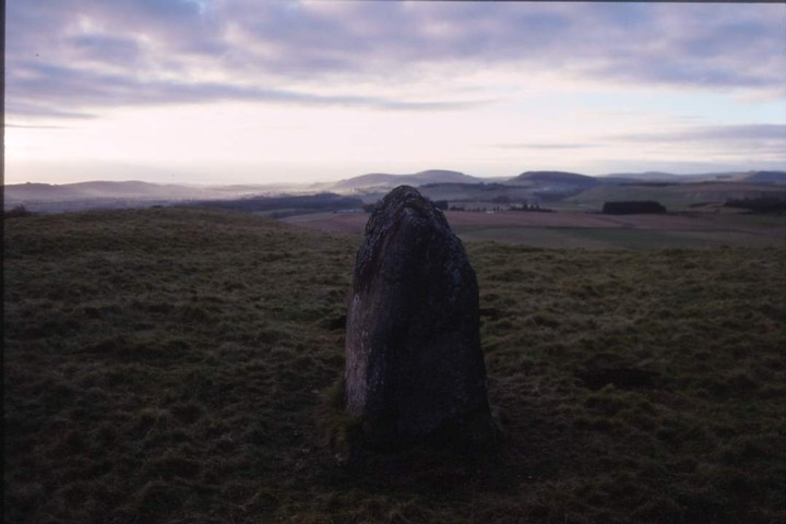 Meikle Kenny Standing Stone (Standing Stone / Menhir) by Ian Murray