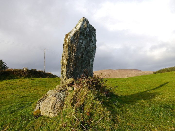 Cappaghmore (Standing Stone / Menhir) by Meic