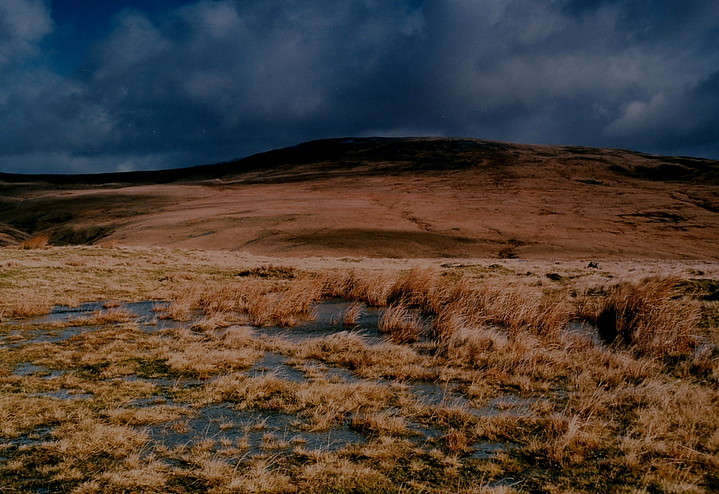 Garreg Lwyd (Round Cairn) by GLADMAN