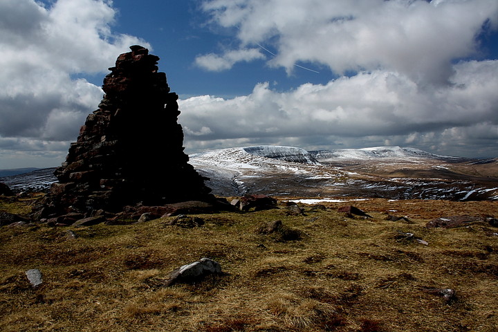 Fan Nedd (Northern summit) (Round Cairn) by GLADMAN