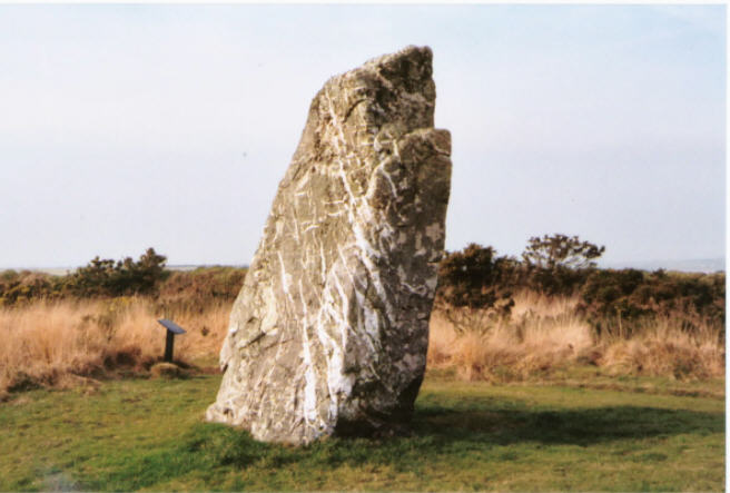 Men Gurta (Standing Stone / Menhir) by hamish