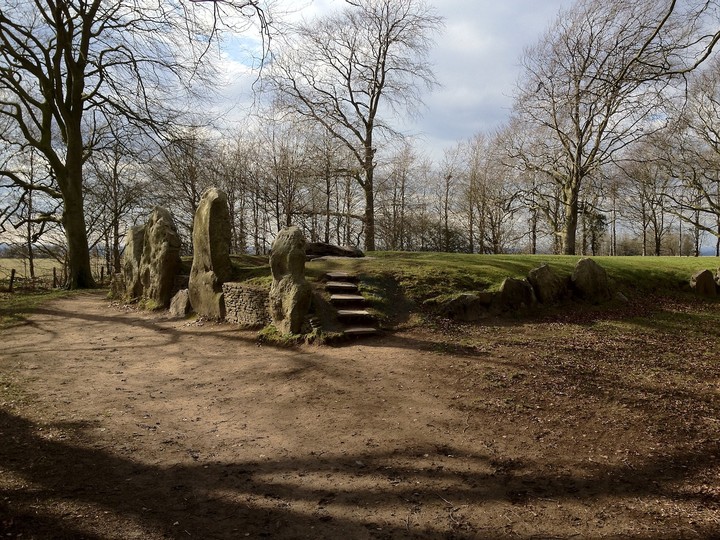 Wayland's Smithy (Long Barrow) by Spiddly