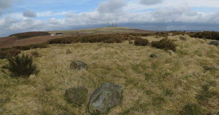 Mitton Hill (Kerbed Cairn) by LesHamilton