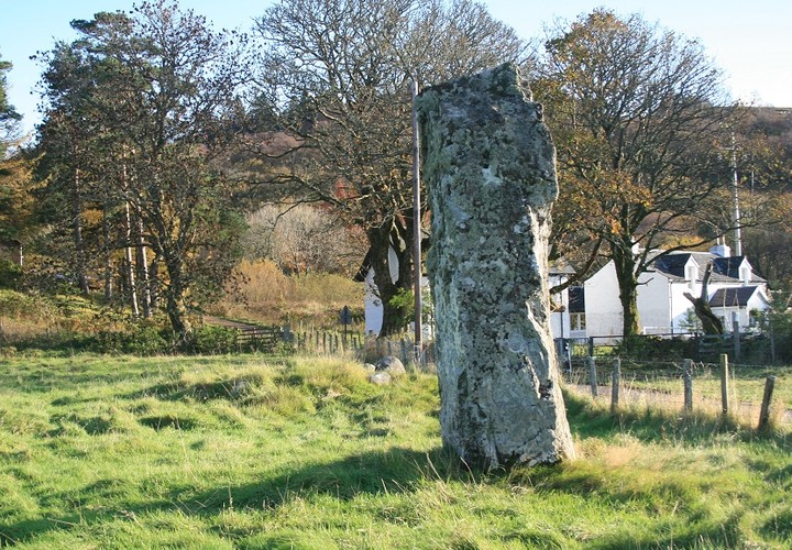 Clach na Carraig (Standing Stone / Menhir) by postman
