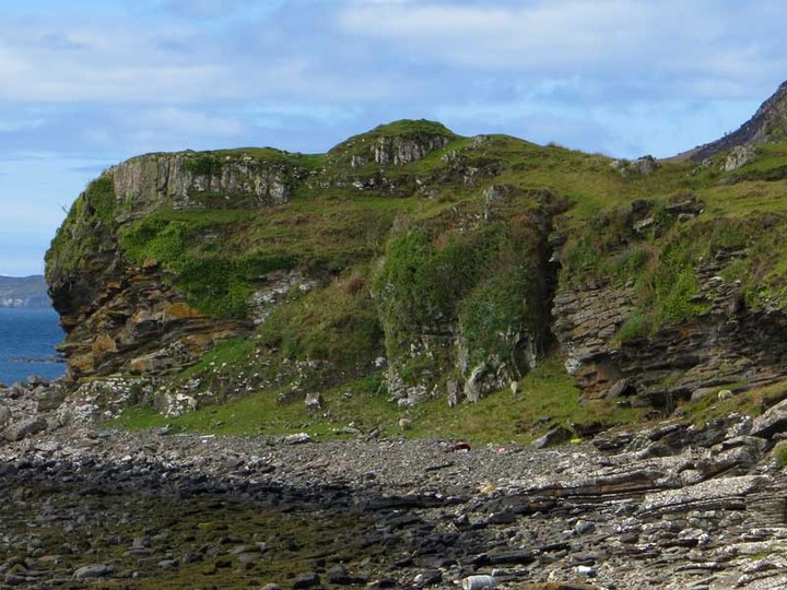 Dun Boreraig (Stone Fort / Dun) by LesHamilton