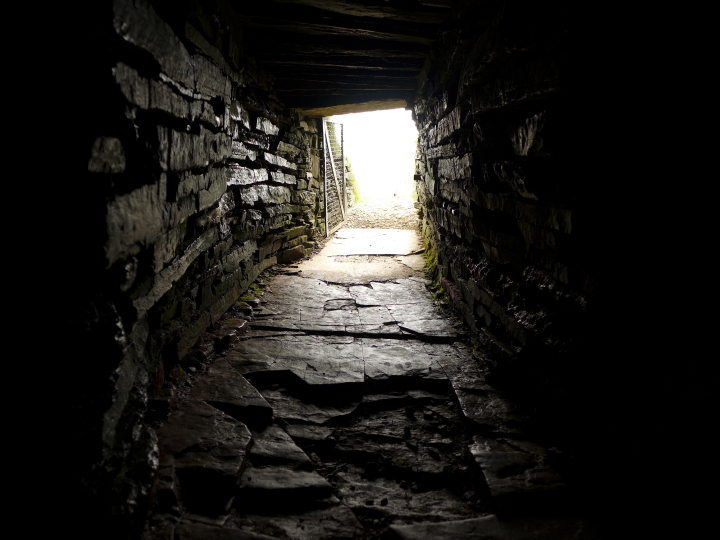 The Fairy Knowe (Chambered Cairn) by thelonious