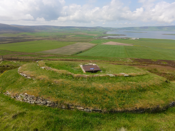 Wideford Hill (Chambered Cairn) by thelonious