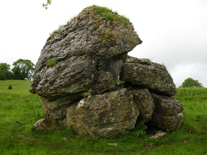Aill na Mireann (Standing Stone / Menhir) by ryaner