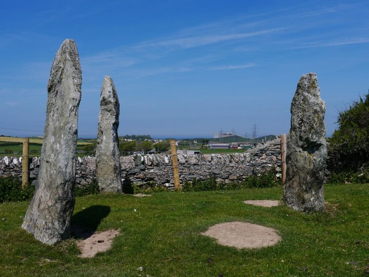 Mein Hirion (Standing Stones) by Meic