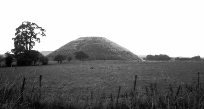 Silbury Hill (Artificial Mound) by pure joy