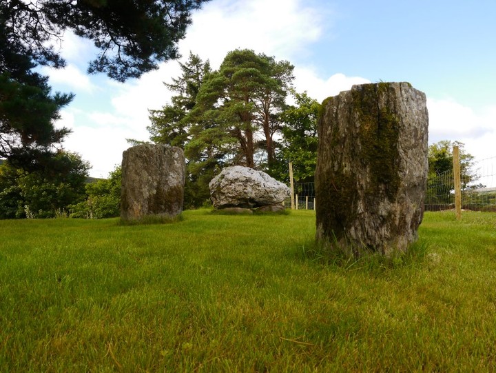 Ballycommane (Stone Row / Alignment) by Meic