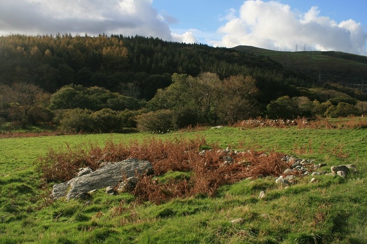 Anafon Valley cairns (Cairn(s)) by postman