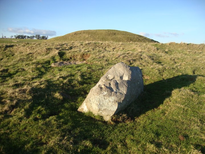 White Horse Barrow (Round Barrow(s)) by Chance