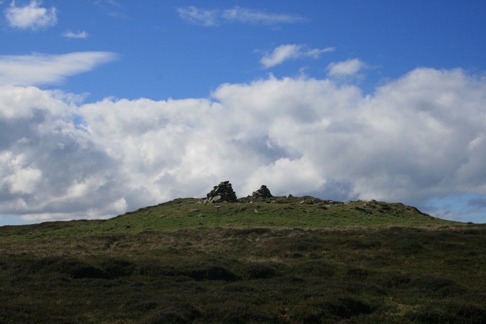 The Cairnhead, Hunda (Cairn(s)) by Ravenfeather