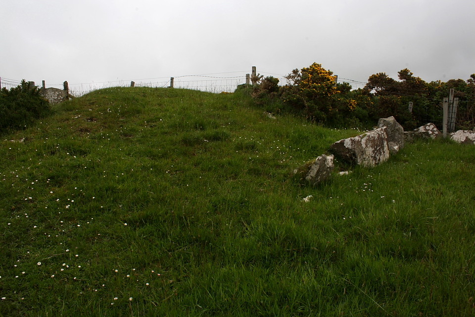 Cnoc na Ciste (Chambered Cairn) by GLADMAN