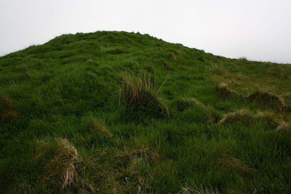 Cnoc Freiceadain (Chambered Tomb) by GLADMAN