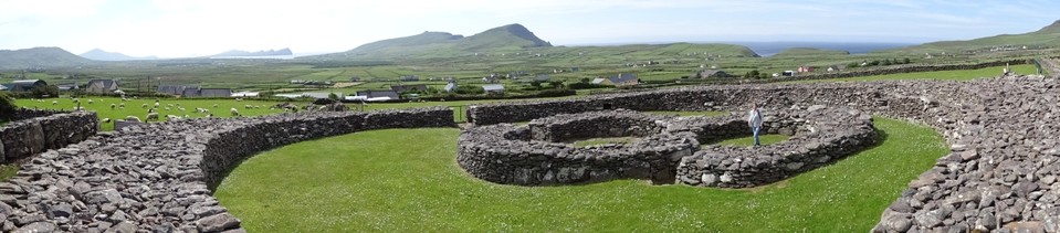 Cathair na bhFionnúrach (Stone Fort / Dun) by Nucleus